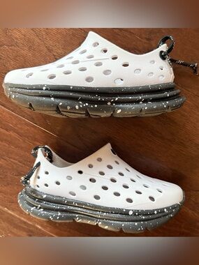 KANE toddler shoe size 10